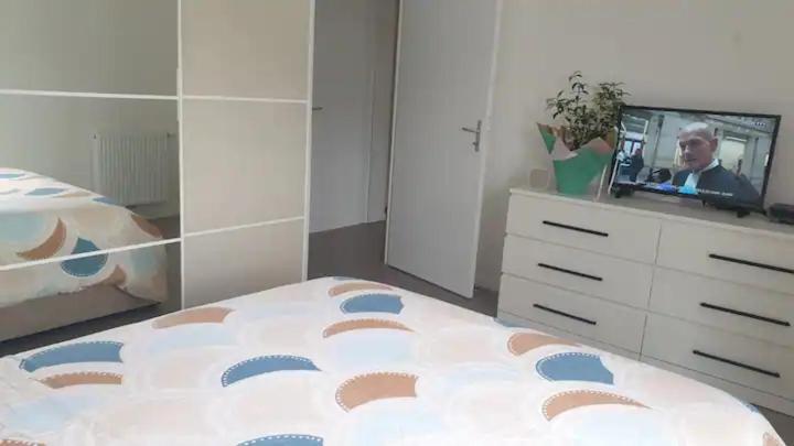 Chambre Calme Dans Une Maison Neuve Avec Jardin Billere Esterno foto