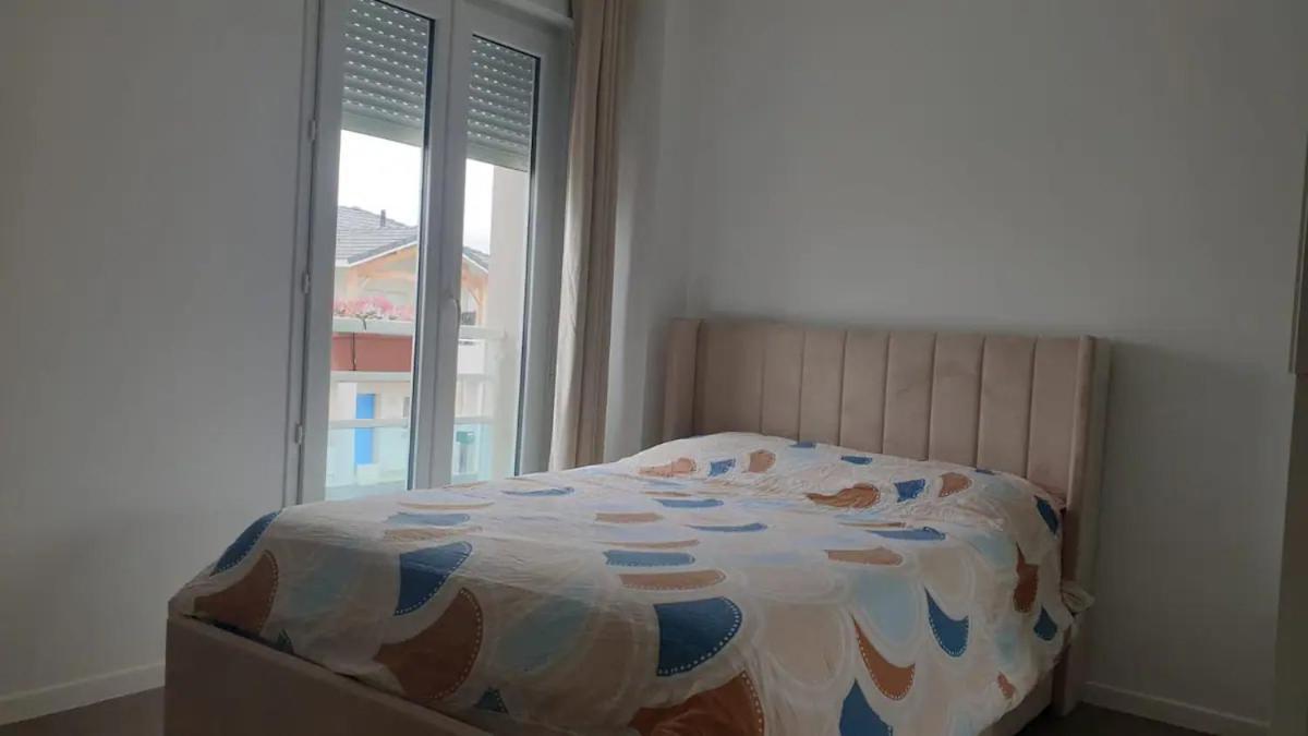 Chambre Calme Dans Une Maison Neuve Avec Jardin Billere Esterno foto